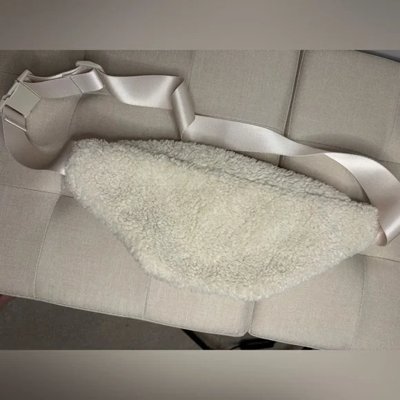 Women’s Wilo the Label cream sherpa belt bag - Picture 5 of 6